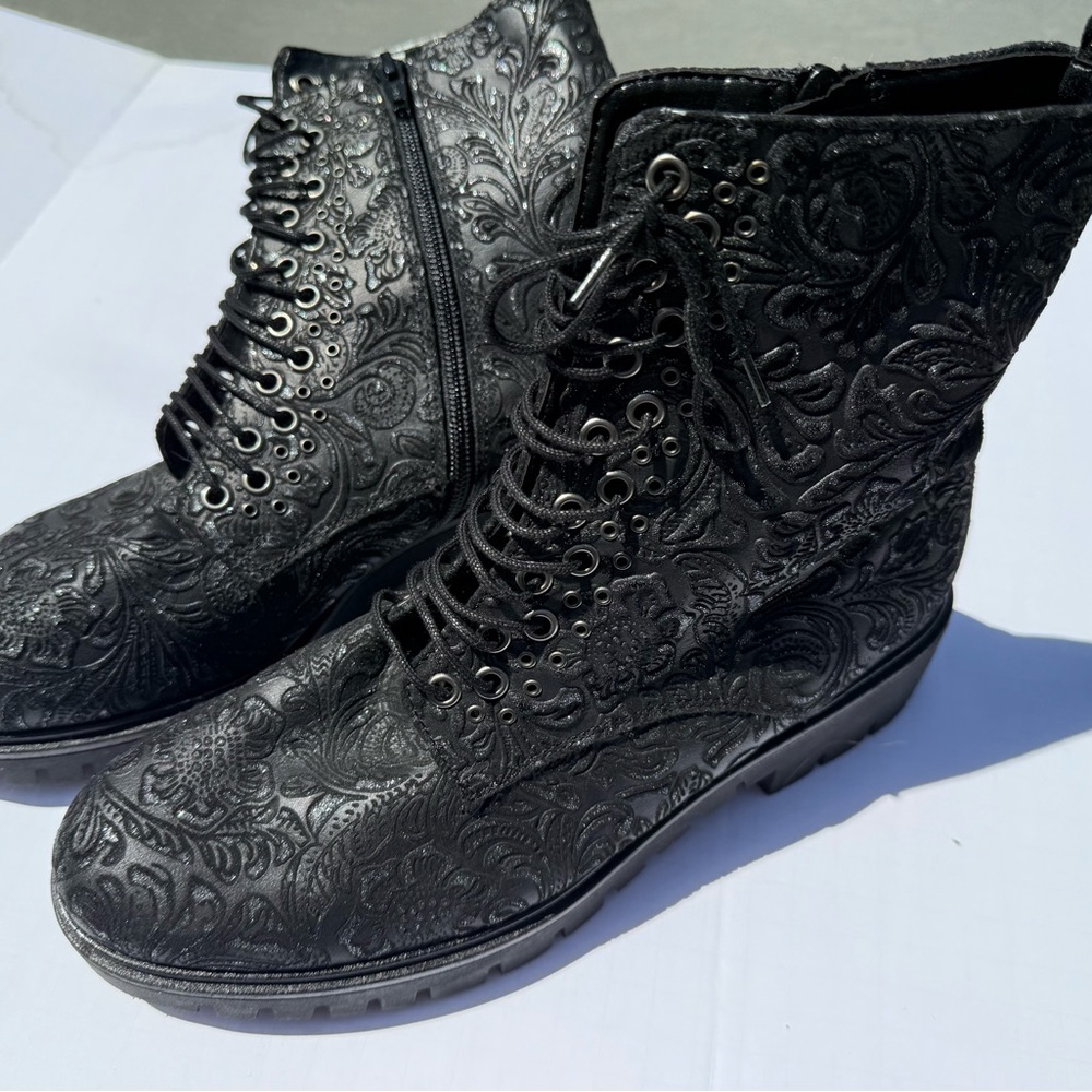 Black Lace-Up Women's Boots
Gabor- high quality leather